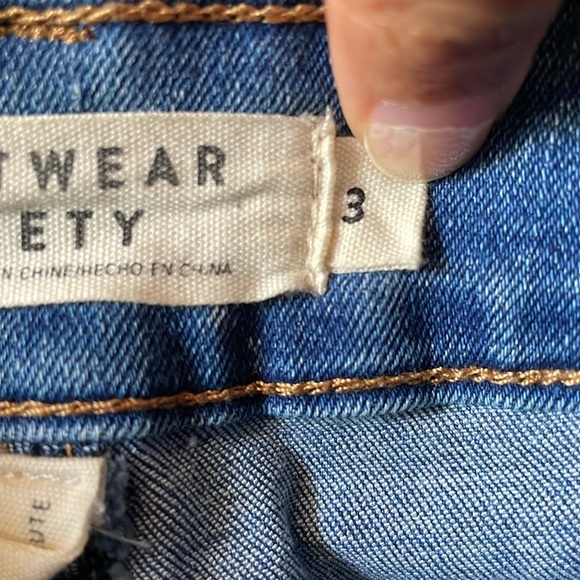 Women’s High Rise Distressed Denim Shorts - SWS - Size 3 (fits like a 1) - Picture 4 of 4